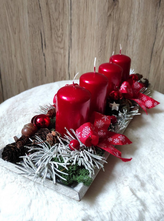 Adventní svícen do červené 