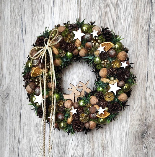 Vánoční věnec se sobíky