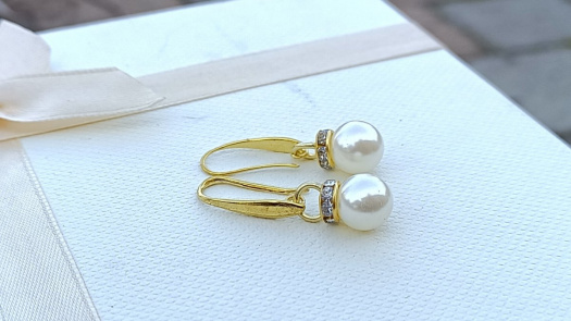 Bílé shell perly pod zirkony elegantní náušnice