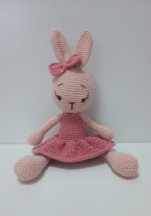 Háčkovaný zajíček - 26 cm