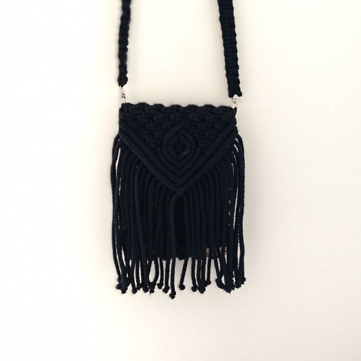 Macrame kabelka na mobil černá