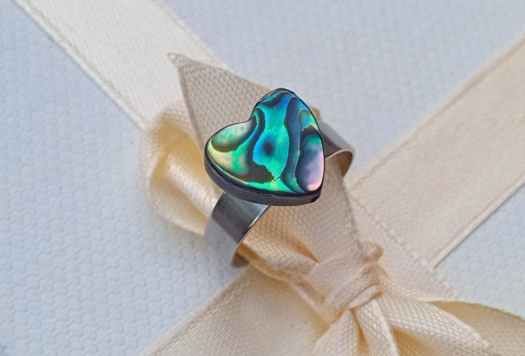 Prstýnek z abalone shell perletě na chirurgické oceli