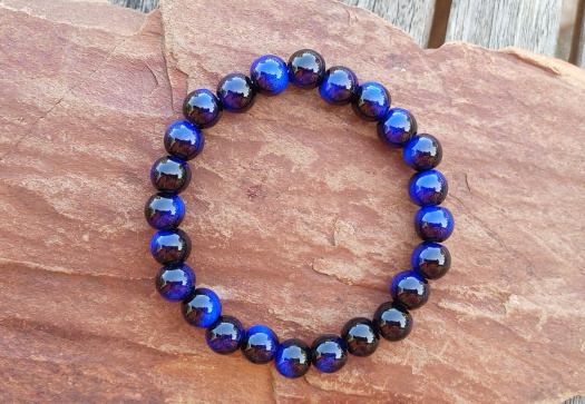 Sokolí oko 8 mm pružný minerálový náramek 