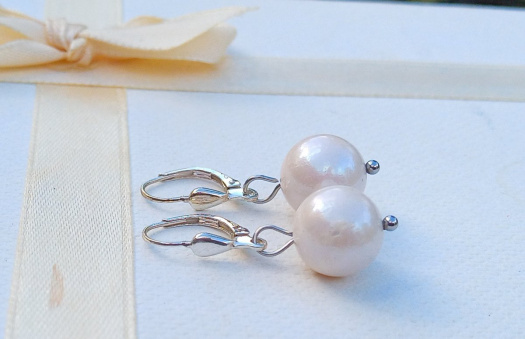 Luxusní stříbrné náušnice s pravými jihomořskými perlami, č.189