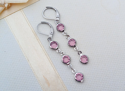 Broušený růženín něžné náušnice na chirurgické oceli