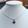 Broušený lapis lazuli srdíčko na řetízku jemný náhrdelník