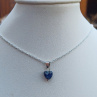 Broušený lapis lazuli srdíčko na řetízku jemný náhrdelník