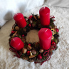 Adventní věnec do červené