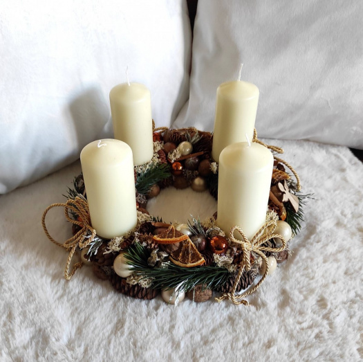 Adventní věnec do zlatosmetanové