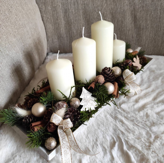 Luxusní adventní svícen do zlatosmetanové