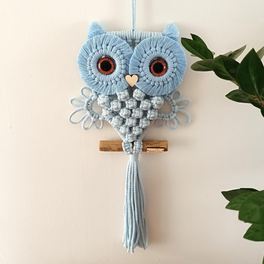 Sovička na větvi sv. modrá s měděnýma očima