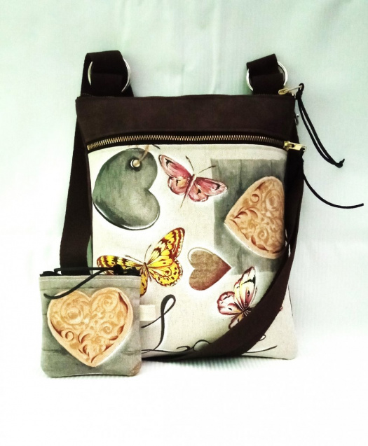  crossbody s kapsou v hnědé