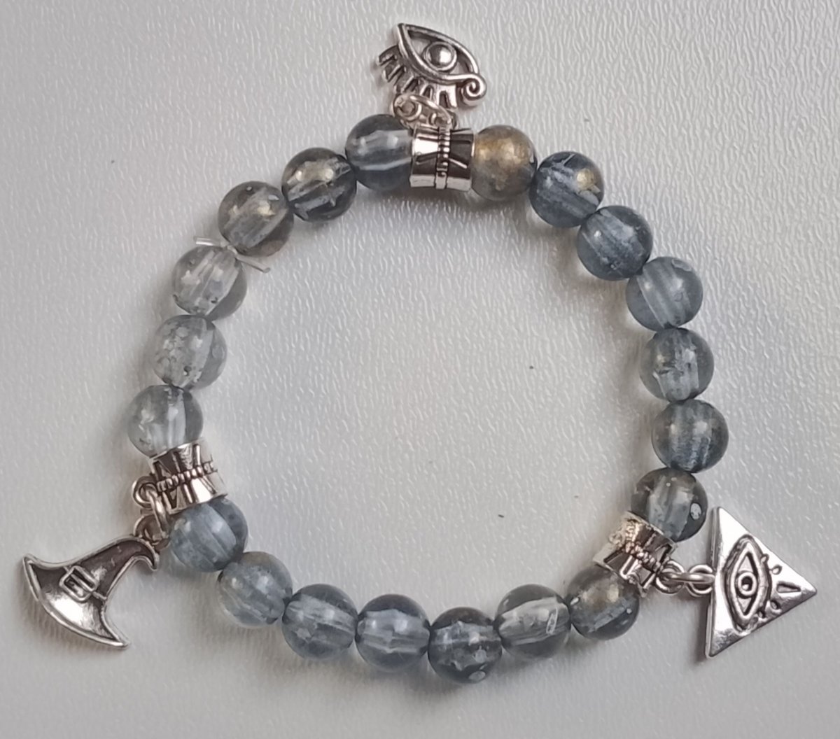 Náramek s přívěsky 