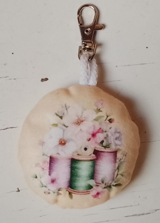 Přívěsek švadlenka 