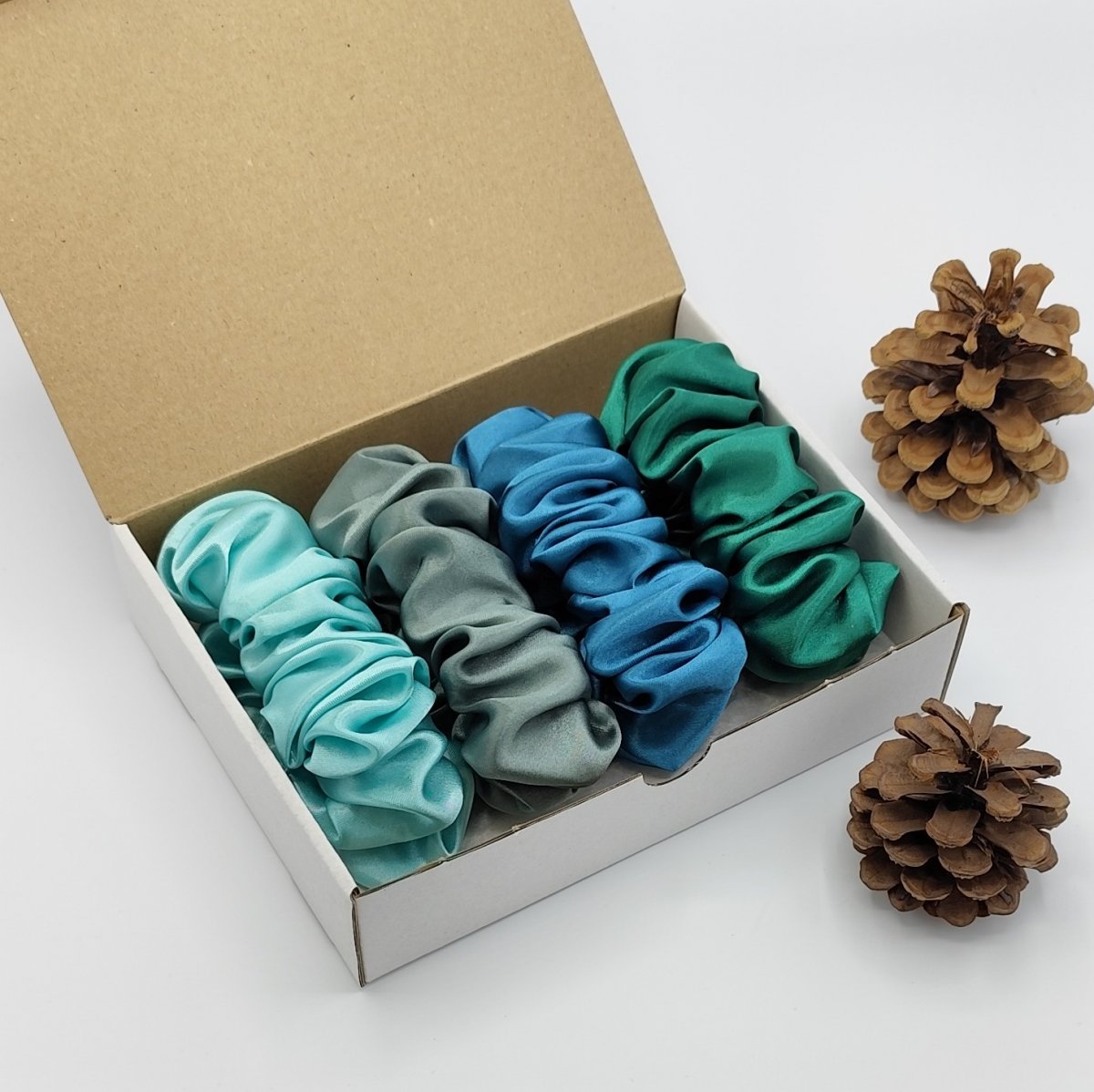 Dárková sada - 4 scrunchies L v zelené II.