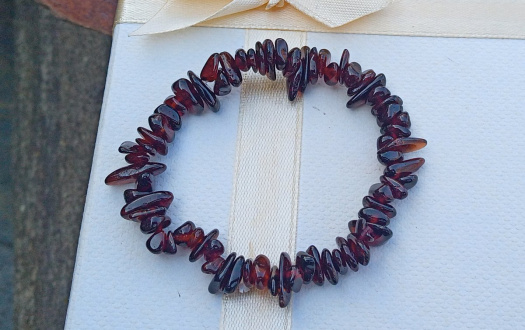 Energie země: Pružný náramek z přírodního granátu, Nár.57