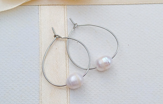 Krůpěje deště - říční perly náušnice na chirurgické oceli