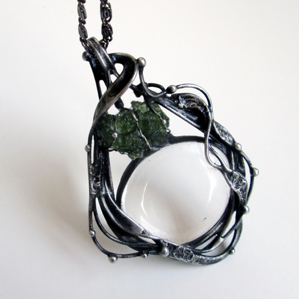 Křišťál s vltavínem