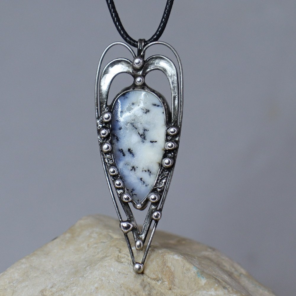 Srdíčko s merlinitem