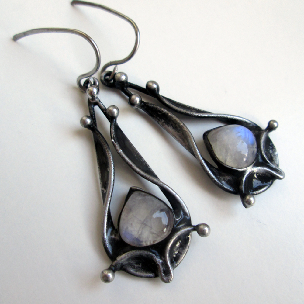 Duhový měsíční kámen