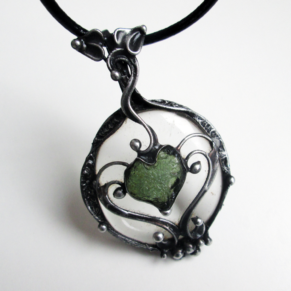 Křišťál s vltavínem