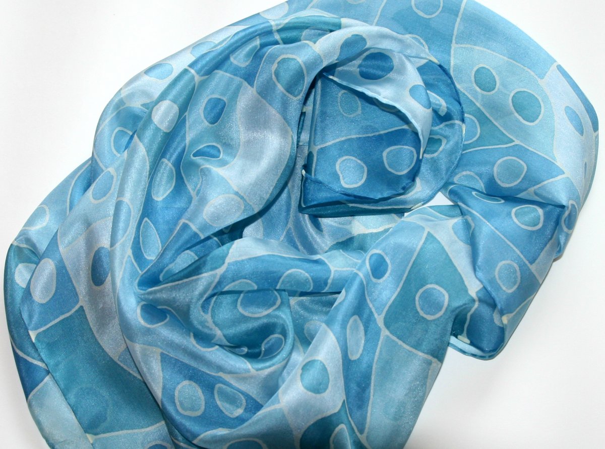 Hedvábná šála: Puntíky modré