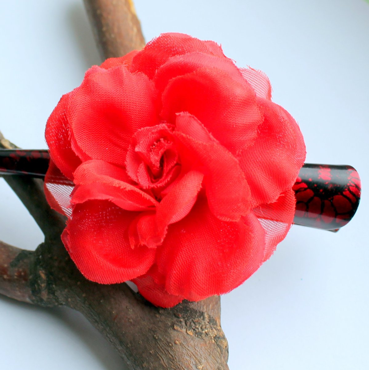 Rozkvetlá velká kovová betka