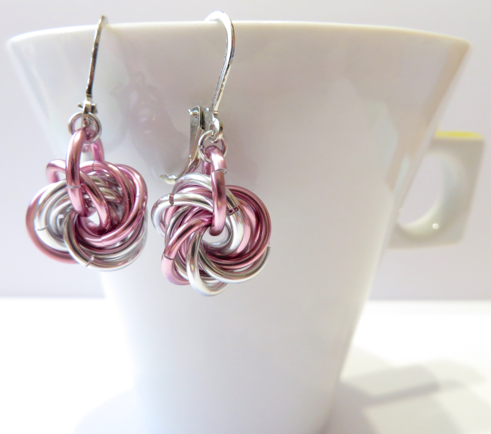 Zamotané uzlíky růžové