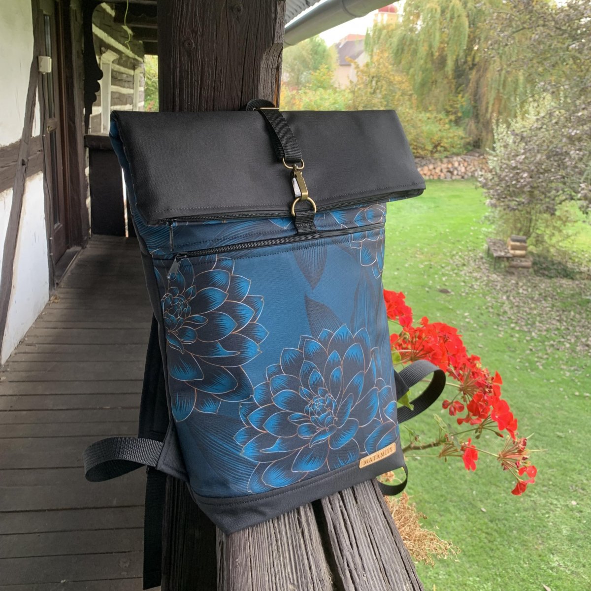 Petrolejové květy- rolovací/překlápěcí batoh