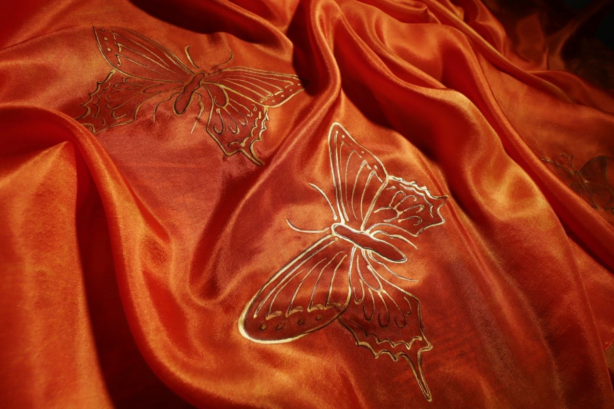 Motýli - oranžový hedvábný pléd