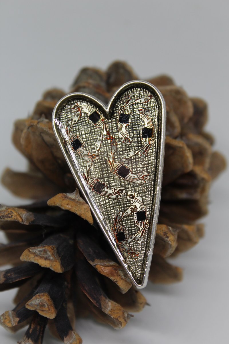 Steampunková brož - stříbrné srdce