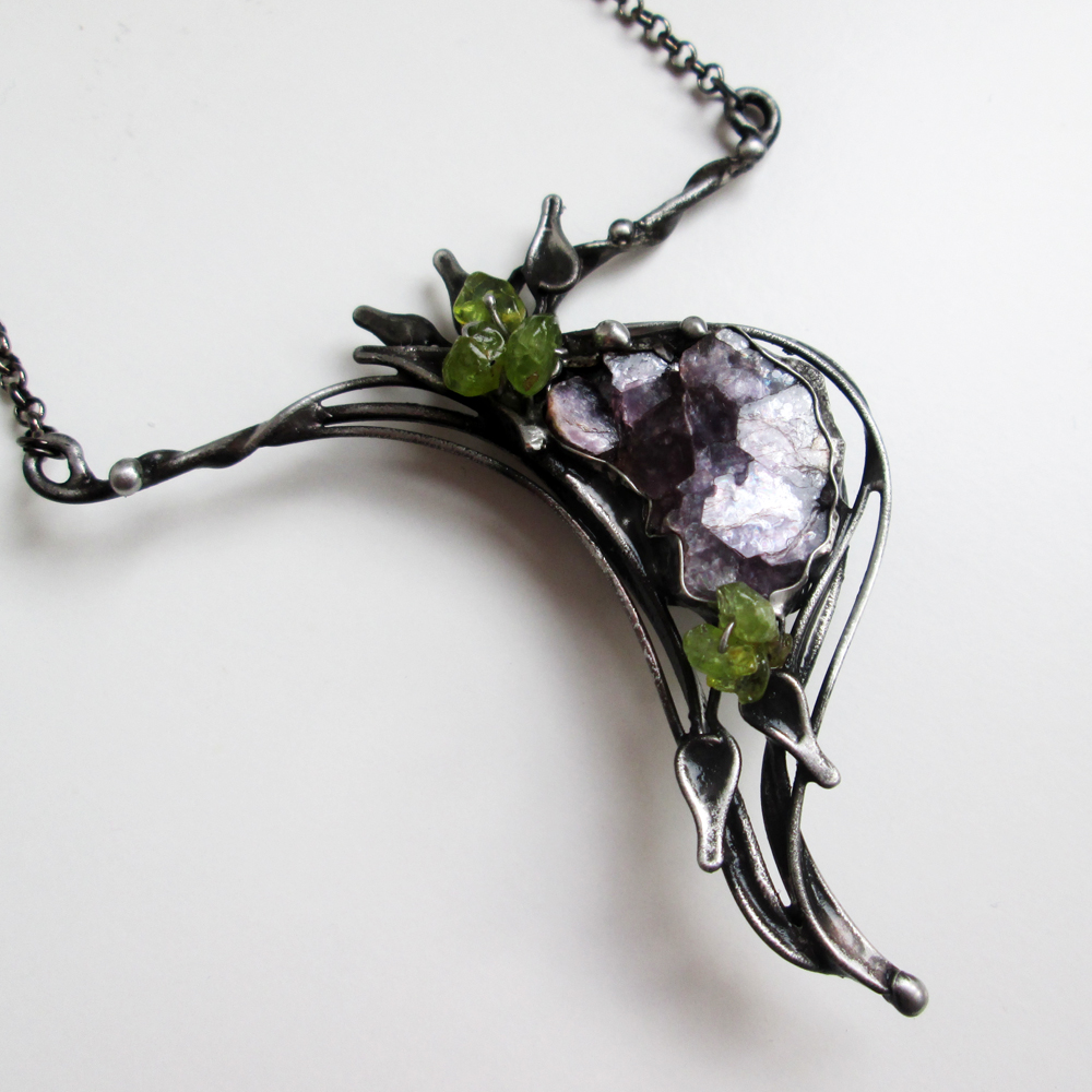 Lepidolit s olivínem