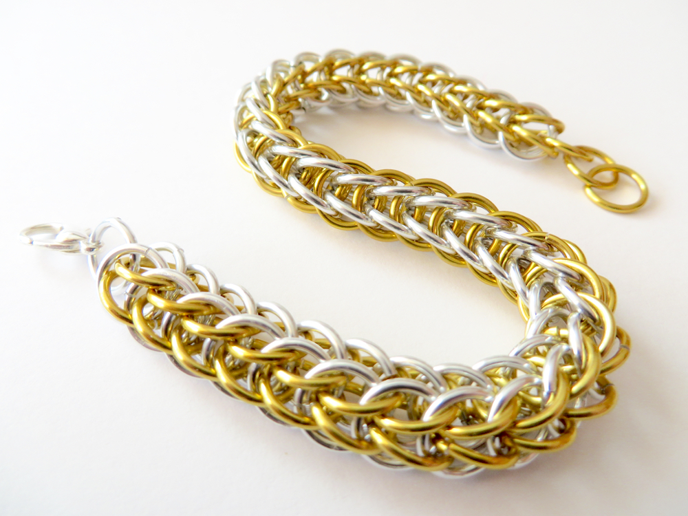 Zlato-stříbrný macík 