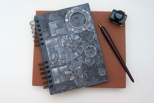 Steampunk deník v černostříbrné 