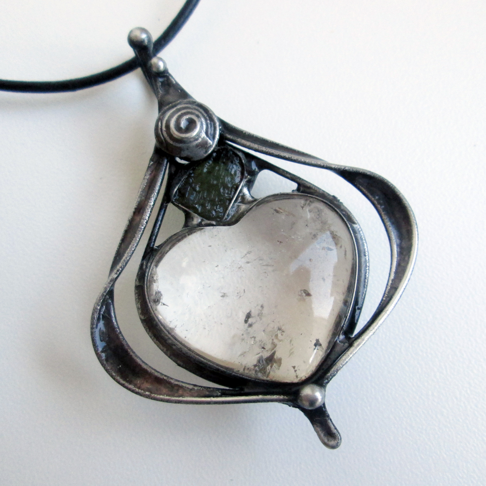 Křišťálové srdce s vltavínem