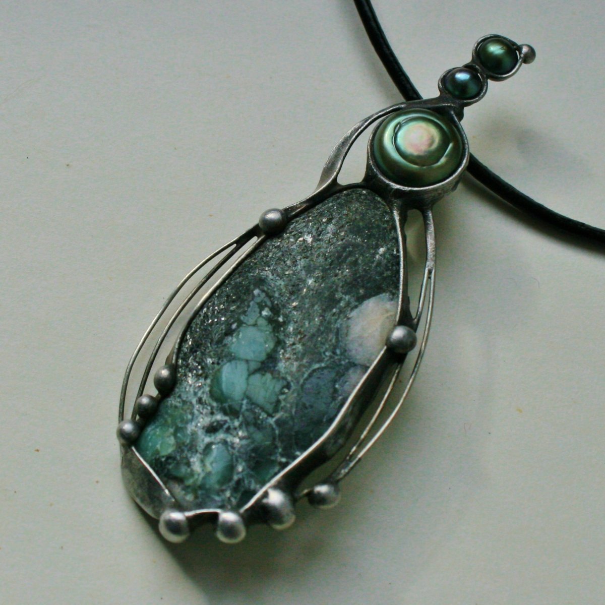 Něha v surovosti - smaragd natural