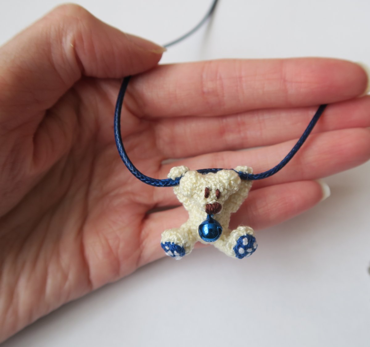 Medvídek na krk v modré