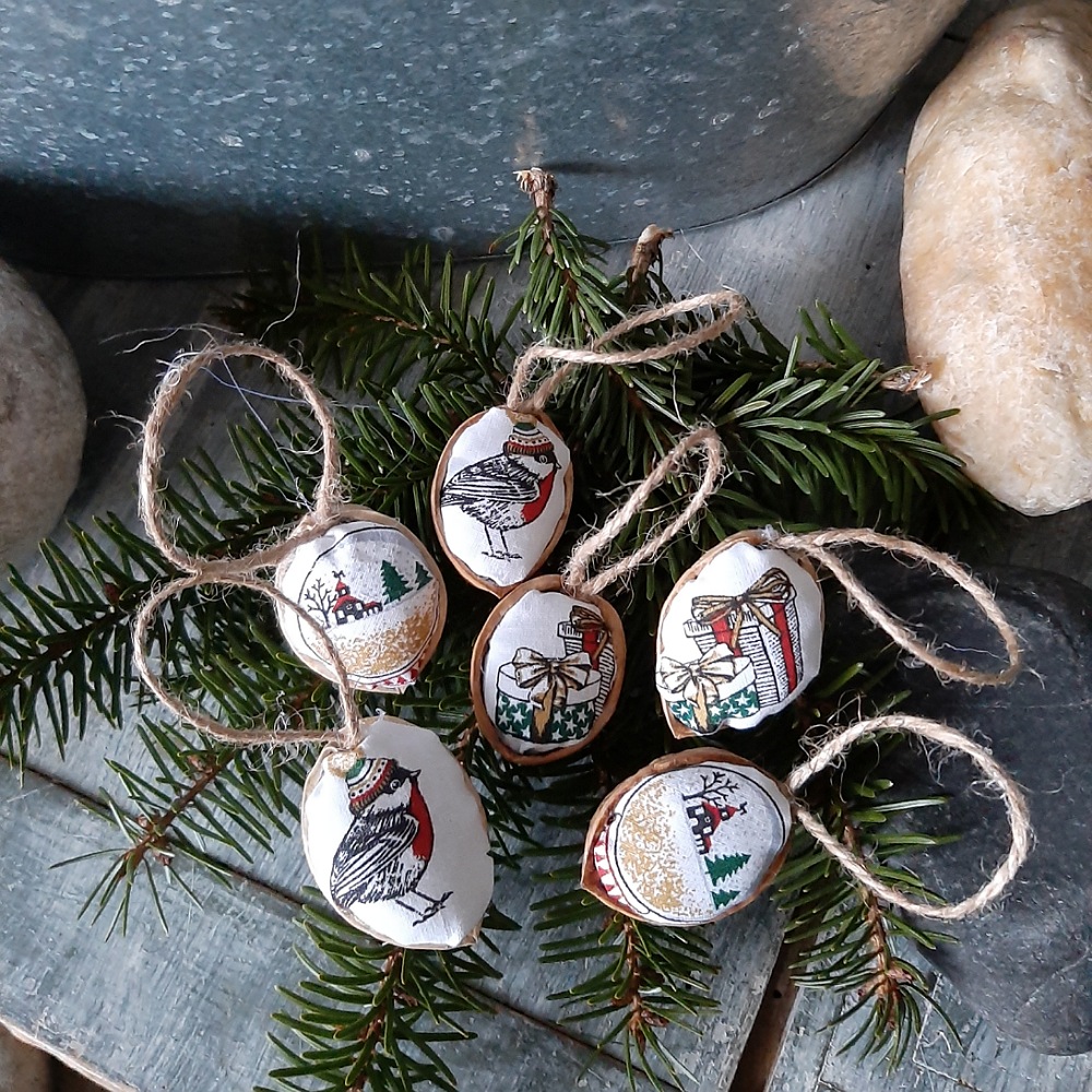 Sada ozdob ze skořápek vlašských oříšků 