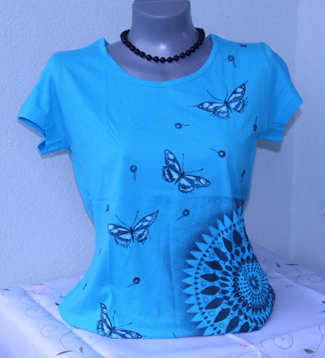 Tyrkysové s motýli