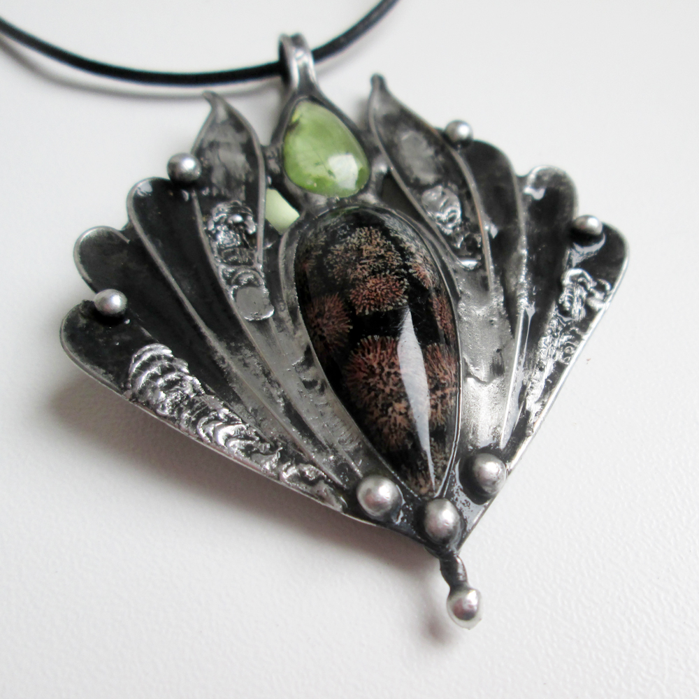 Obsidián s olivínem