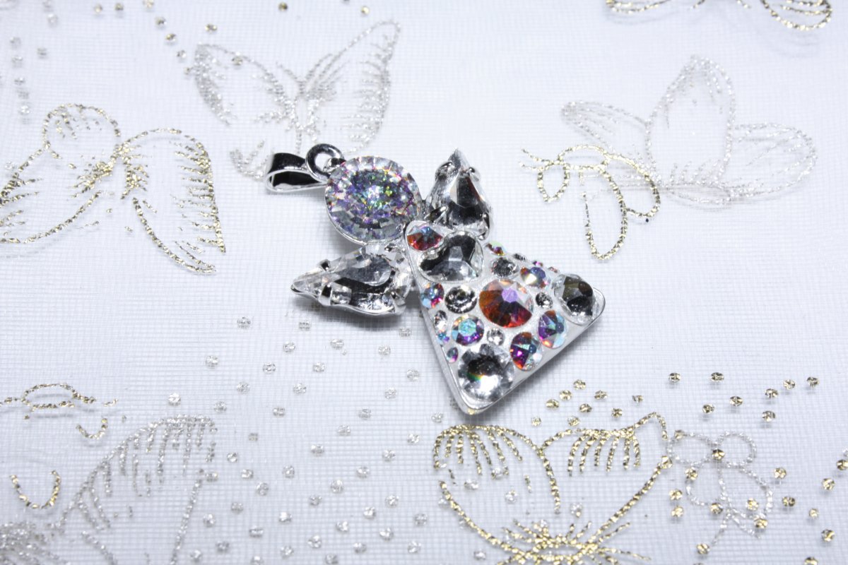 Bílý andílek se srdíčkem