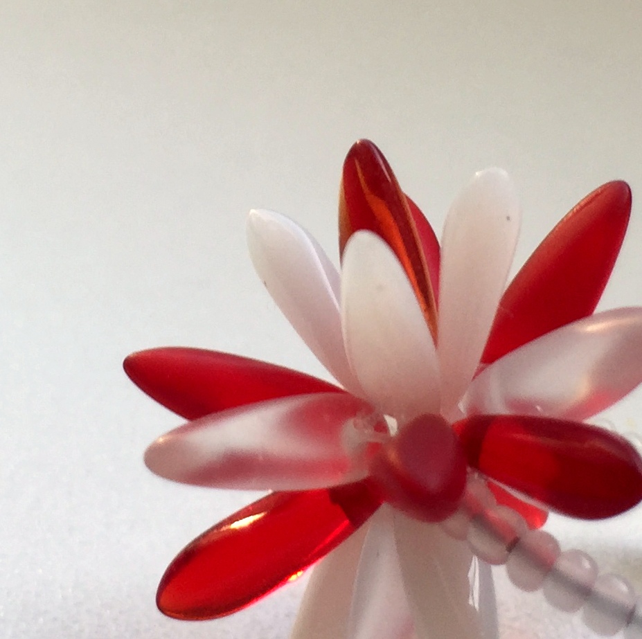 Prsten: S rudými krůpějemi