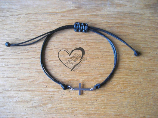 Šňůrkový náramek - křížek