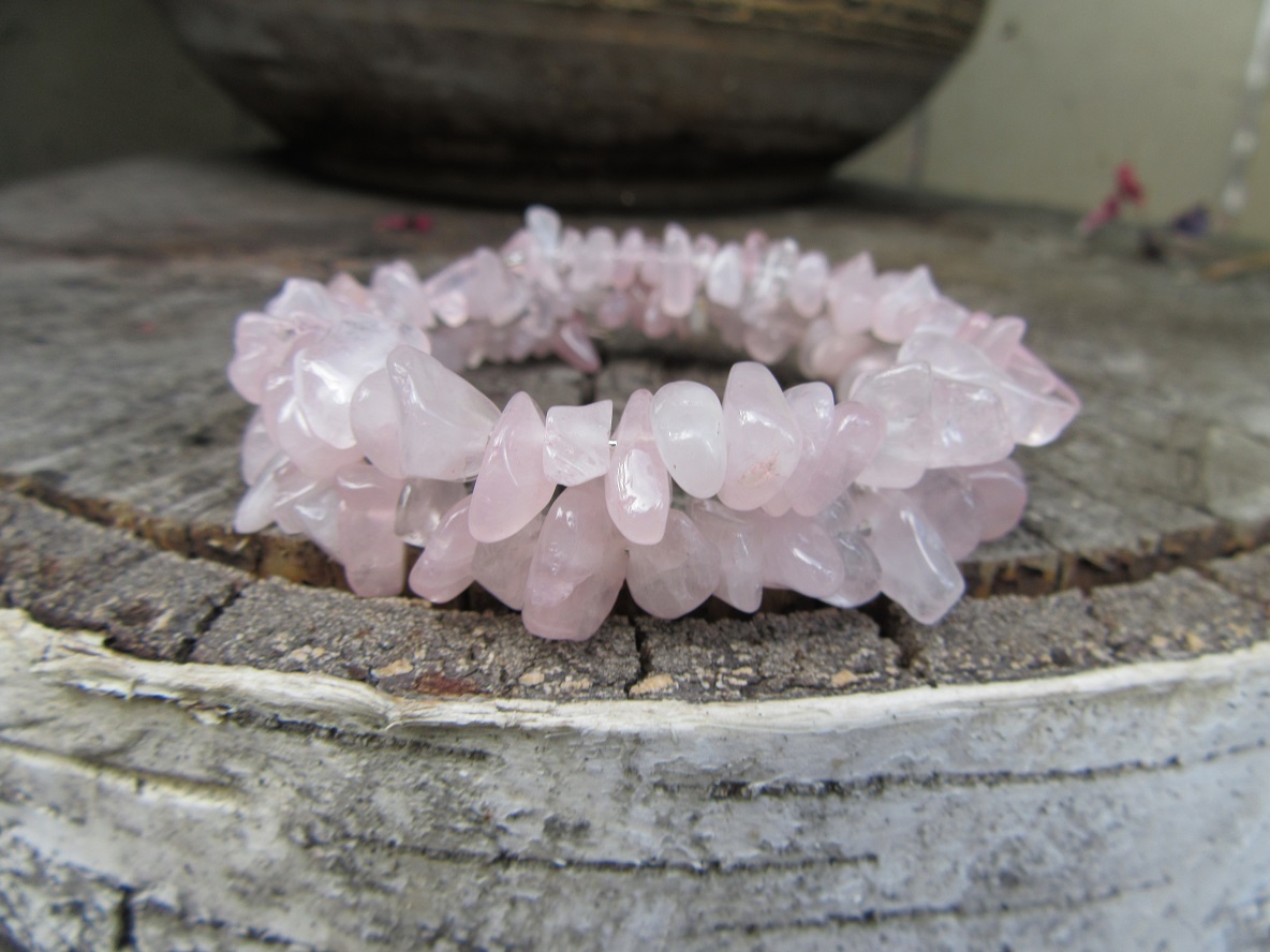 Náramek z ruženinu