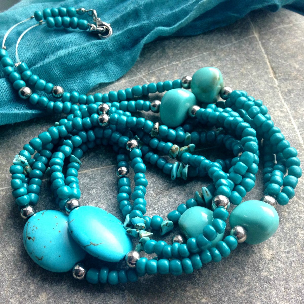 Tyrkysové korálky s tyrkenity