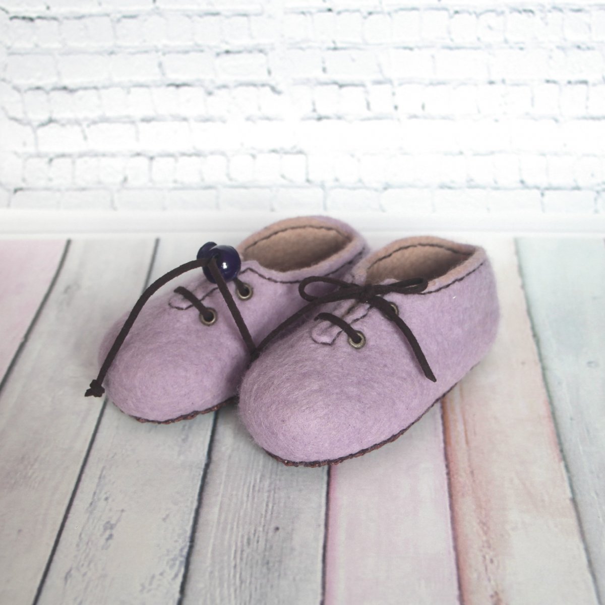 První botičky, capáčky, bačkůrky - šeříkové nízké