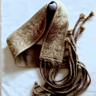 Orginální vyšívaný opasek.