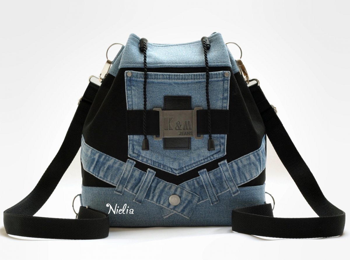 S černým podkladem XI (kabelko-batůžek)