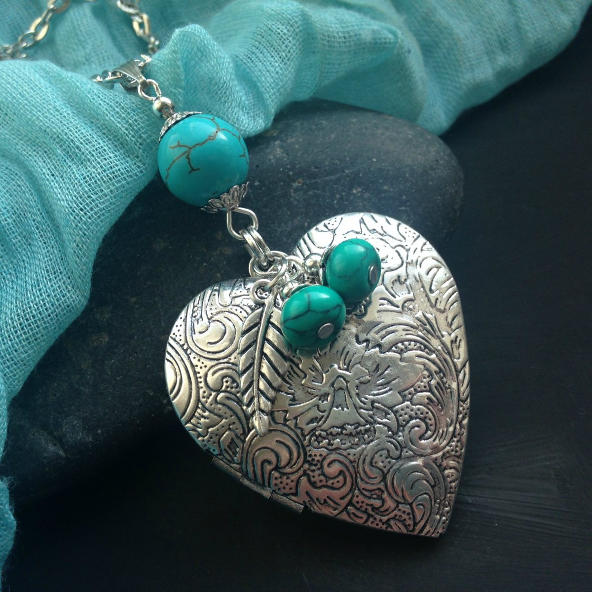 Stříbrný medailonek s tyrkysem