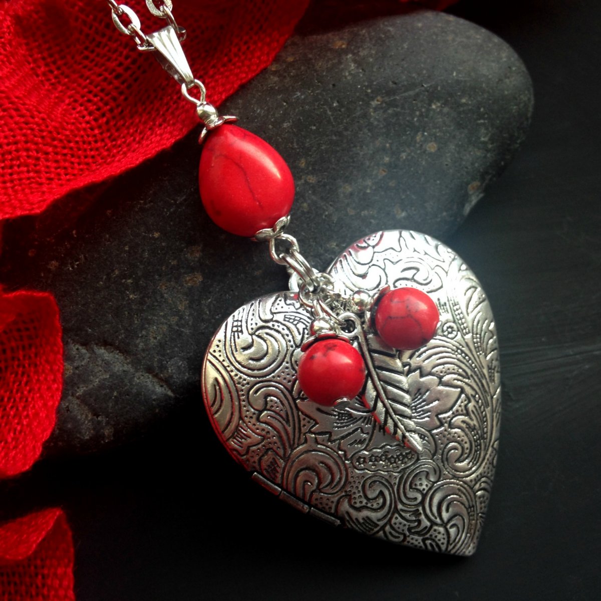 Stříbrný medailonek s tyrkysem